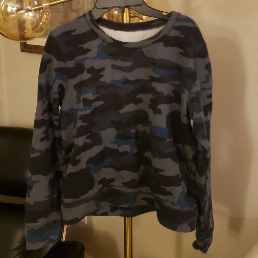 EUC Small Theory Camo Print Sweatshirt Blue Gray Long Sleeve Crew Neck Cotton